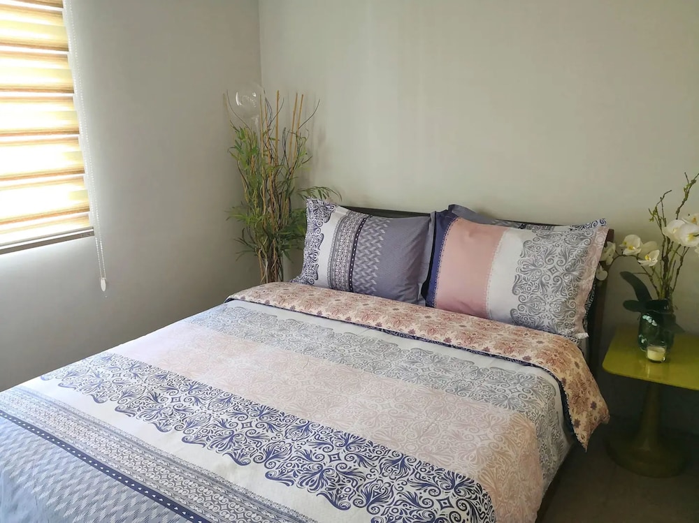 Apex At Jazz Makati - 41m2 Corner Apartment With Private Balcony City View