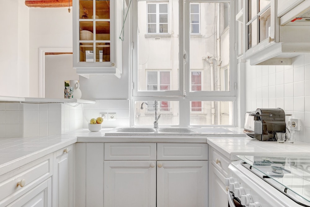 Charming 1BR Near Latin Quarter