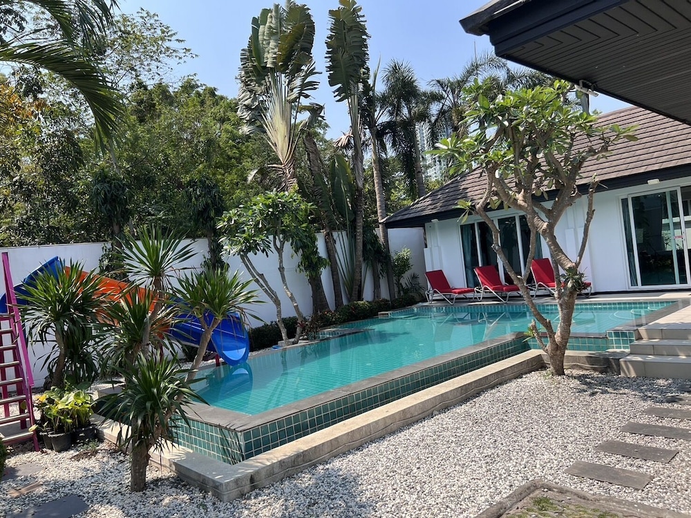 Hollywood Pool Villa Jomtien Pattaya