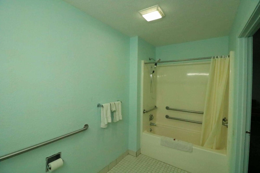 Orlando Vacations - Travelodge by Wyndham Parkersburg - Property Image 7