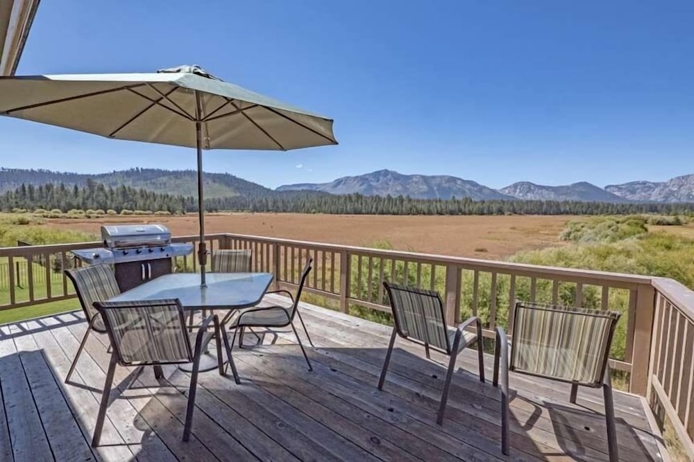 1712 Venice Drive 4 Bedroom Home by RedAwning