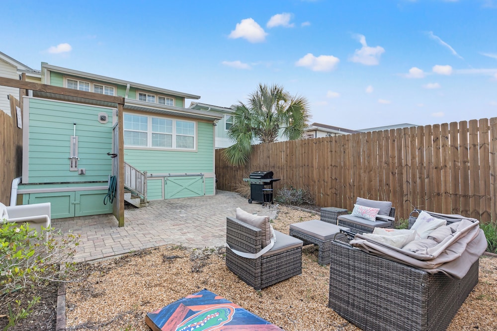 Just Beachy 3BR Dog-friendly Townhouse Near Beaches & Attractions!