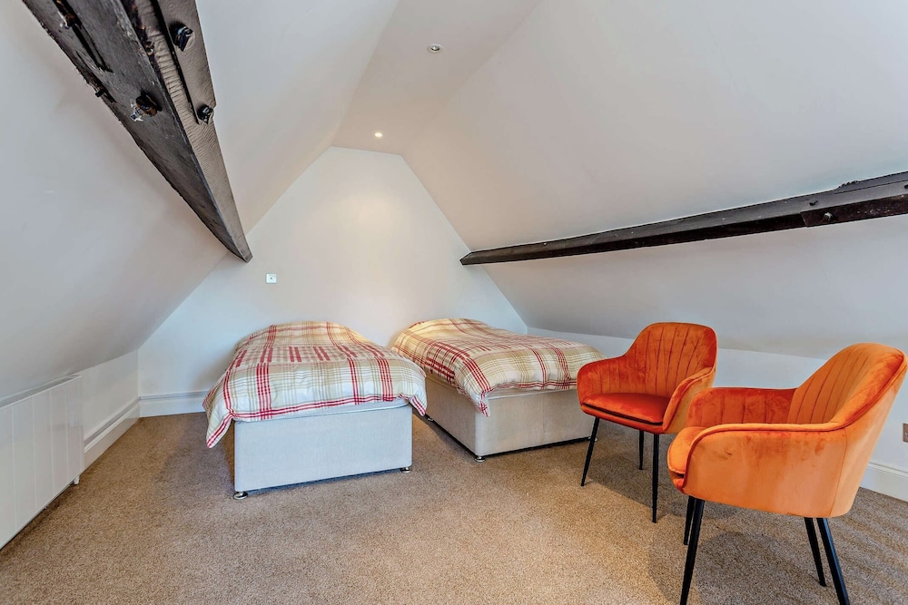 Old School House-2 Bedroom-sleeps 6-large Garden