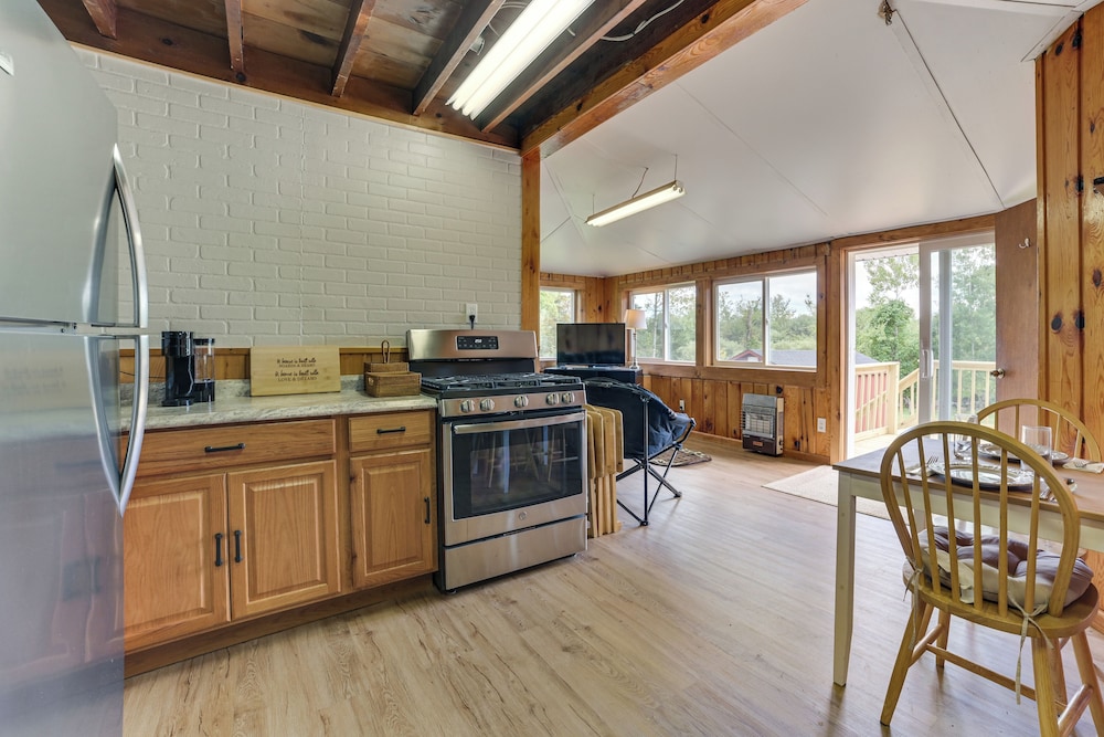 Cozy Lupton Cabin Near Trails & Lake