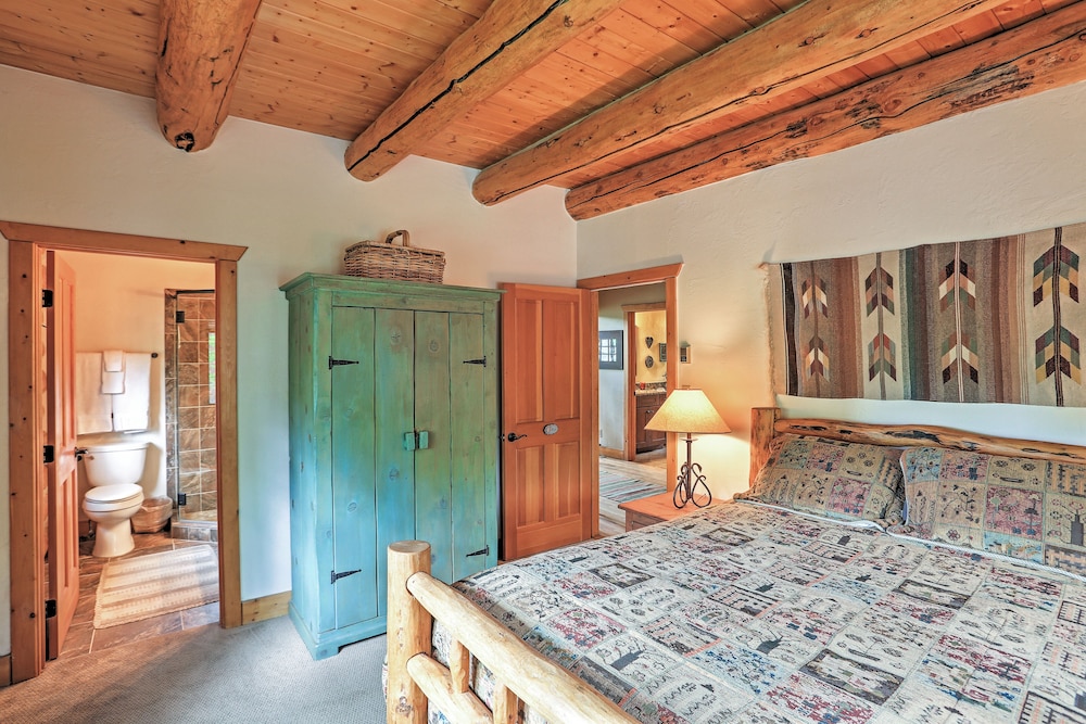 Ski-in/ski-out Telluride Home w/ Deck & Hot Tub! view 4