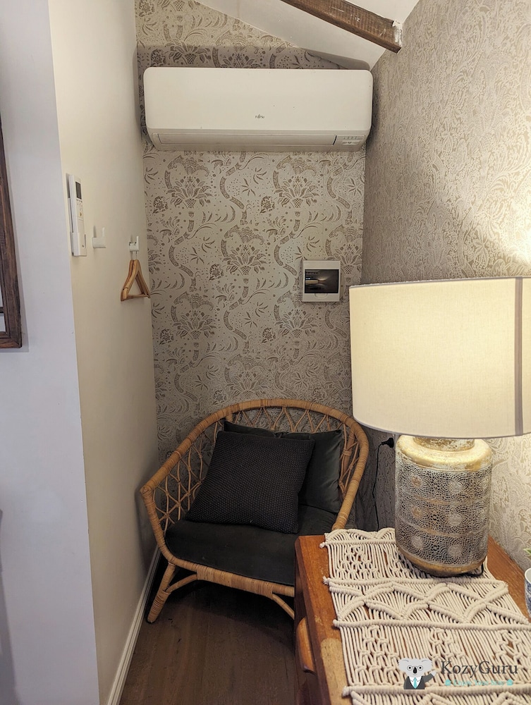 Kozyguru | Marrickville| Lovely Granny Flat Studio