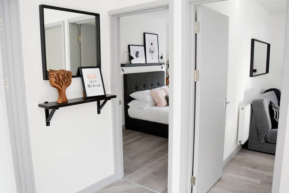 Pearl House Cardiff - Apartment 1 view 4