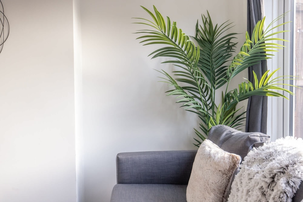Modern 3 Bed House-free Parking