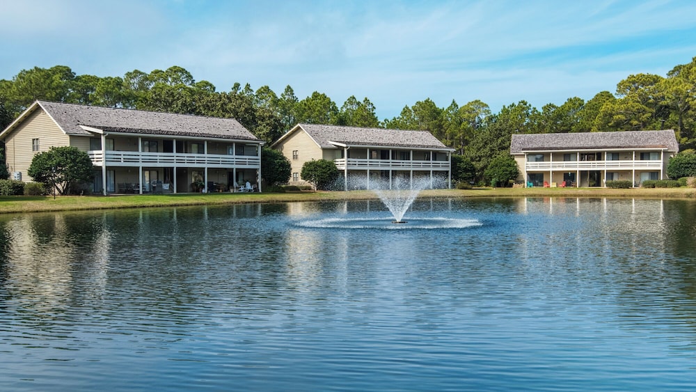 Sleeps 8 w/ Resort Pools, Tennis, Golf & Beach Access + Attraction Tickets!