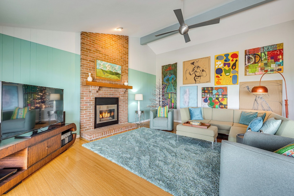 Mtn-view Home w/ Pickleball Court in Louisville!