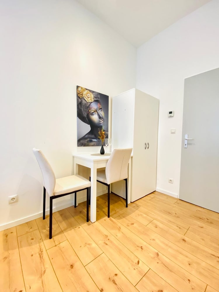 Comfy and Scenic 4BR Stay in Ottakring