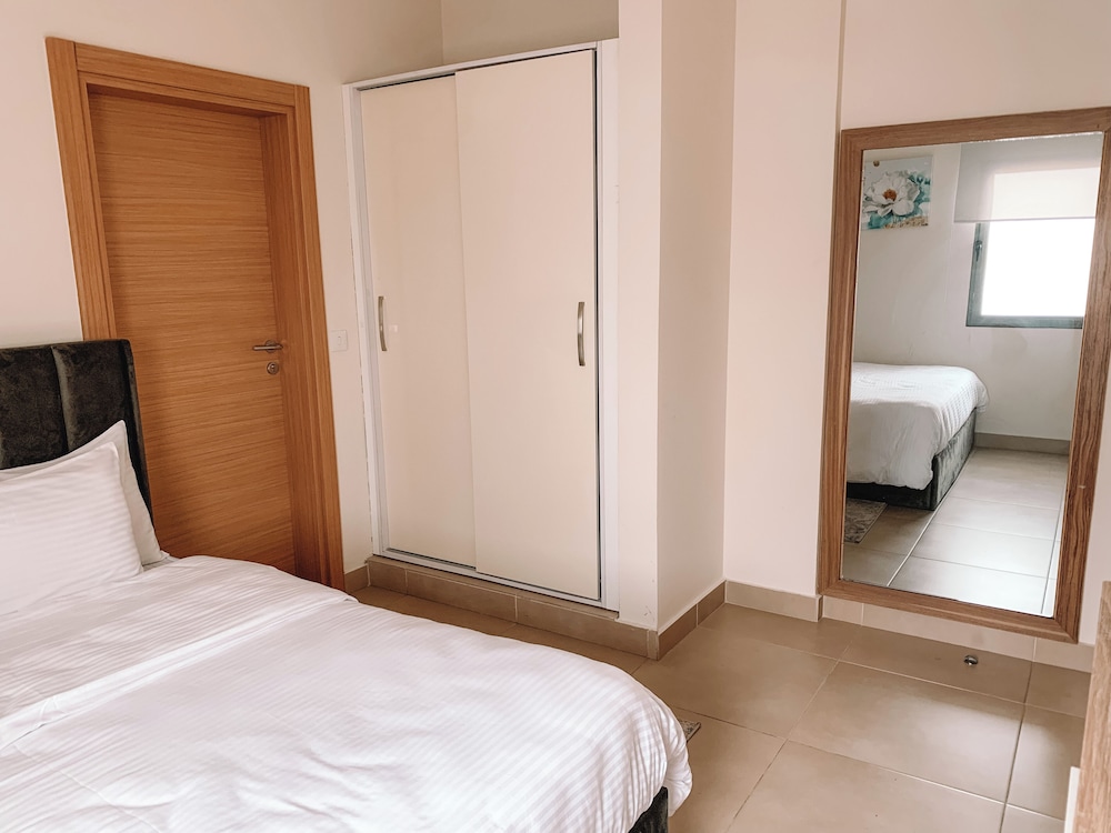 Sky Suites Airport
