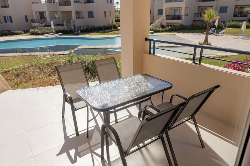 Phaedrus Living: Seaside Thalassa Cretan 103