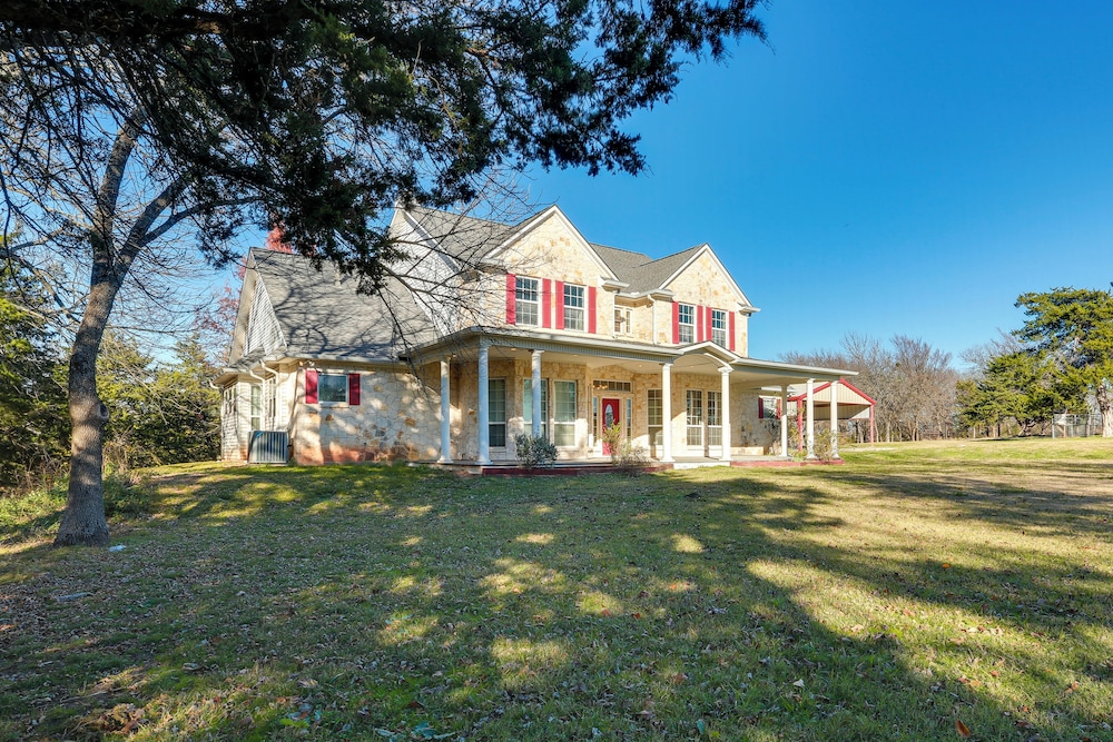 Serene 50-acre Nature Retreat Near Melissa & Anna