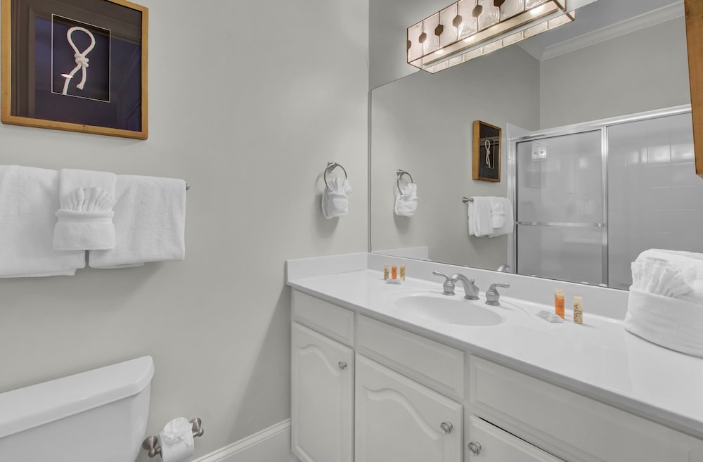 114 Ocean Boulevard by Avantstay Beachfront Infinity Pool Basketball Court Recently Renovated