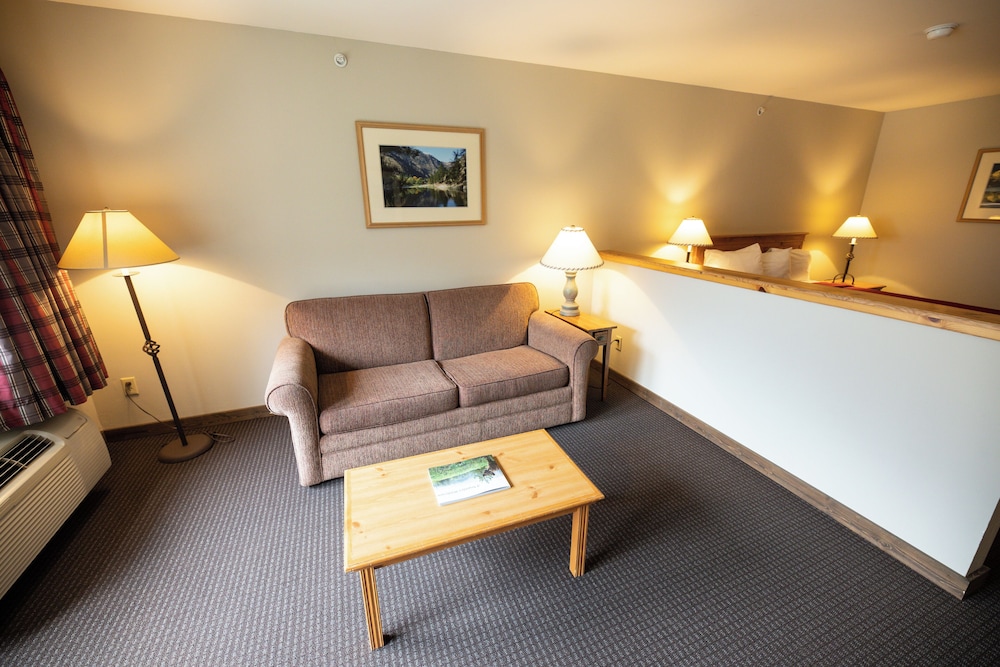 Salmon Rapids Lodge