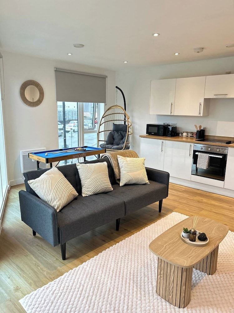 City Apartment-gym-terrace-games Room-free Parking