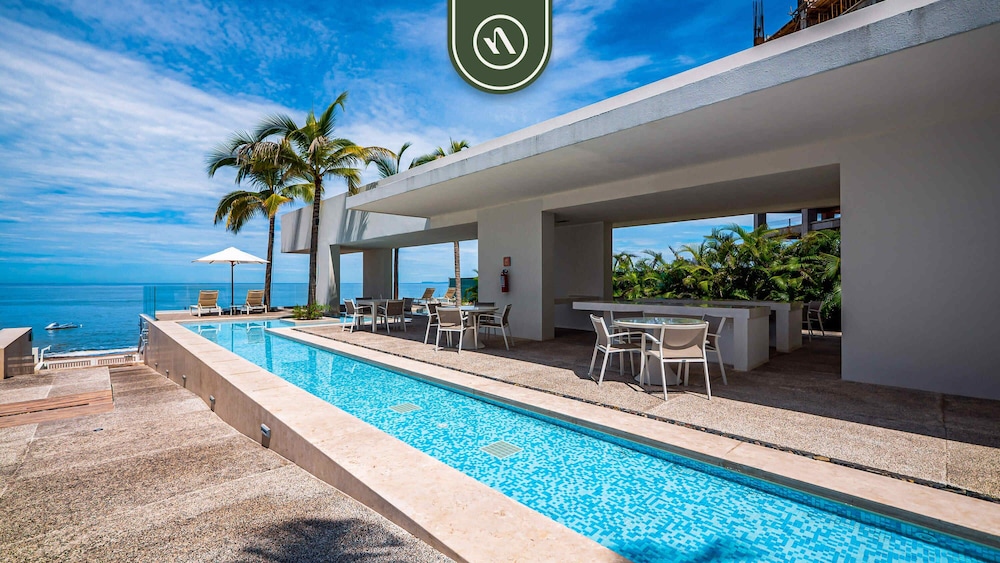 Oceanview Studio - Beach - King Bed - Pool