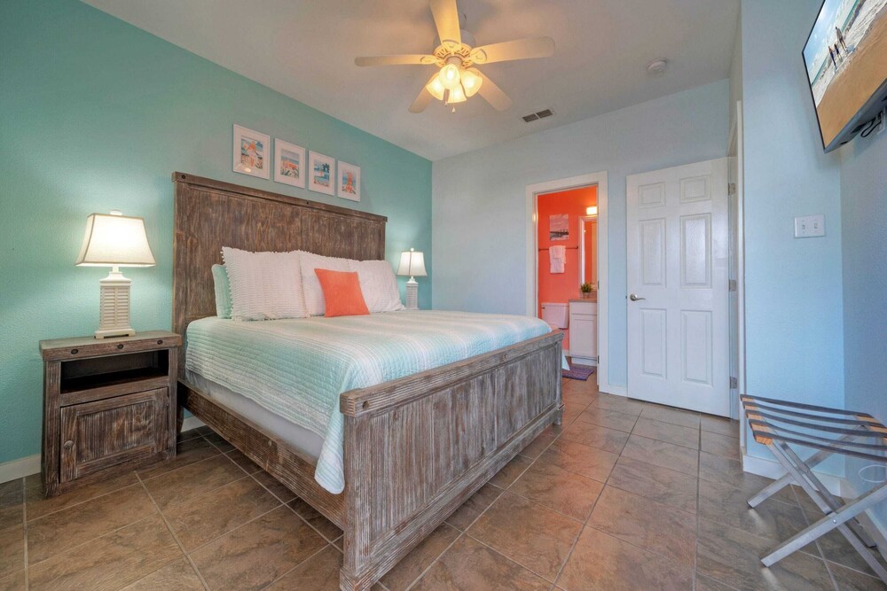 7 Costa Bahia Condos Sleeps 42 + Pool Minutes to the Beach