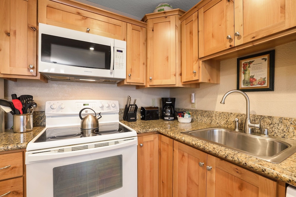 2 Bedroom Kirkwood Condo Across the Street from Village 2 Condo