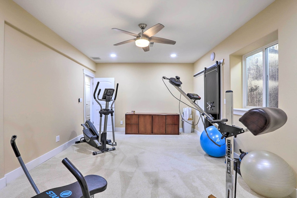 Furnished Patio + Home Gym: Brighton Family Home!