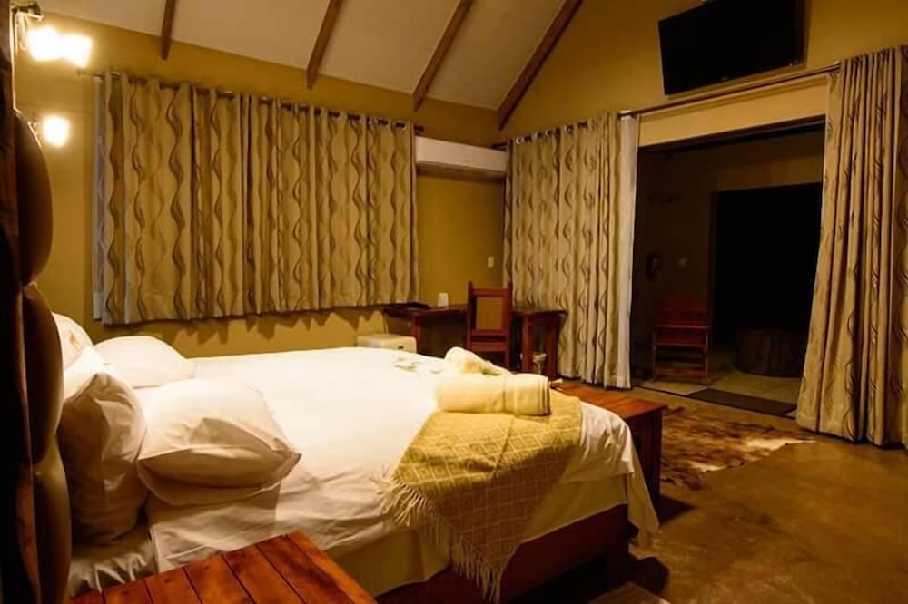 Callies Game Lodge Safaris view 4