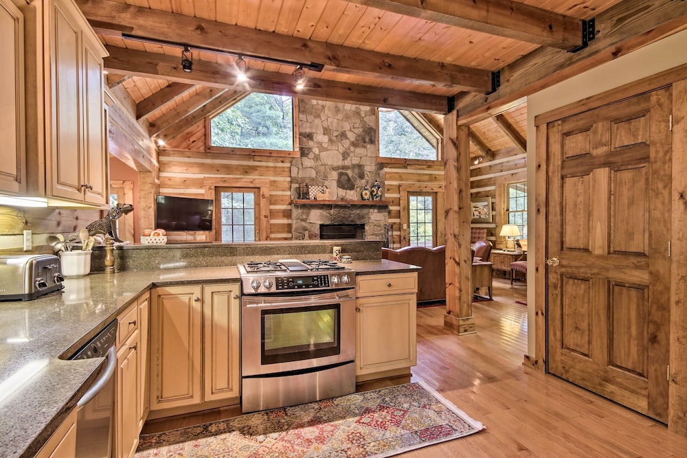 Creekside Berkeley Springs Cabin on 35 Acres! - Property Image 24