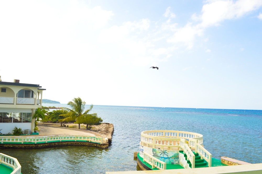 Hotel Sahara de La Mer - Image 1