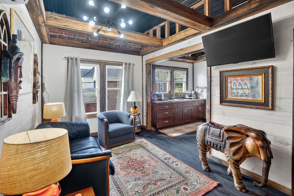 Mid Century Escape, Columbia House Unit C 1 Bedroom Apts