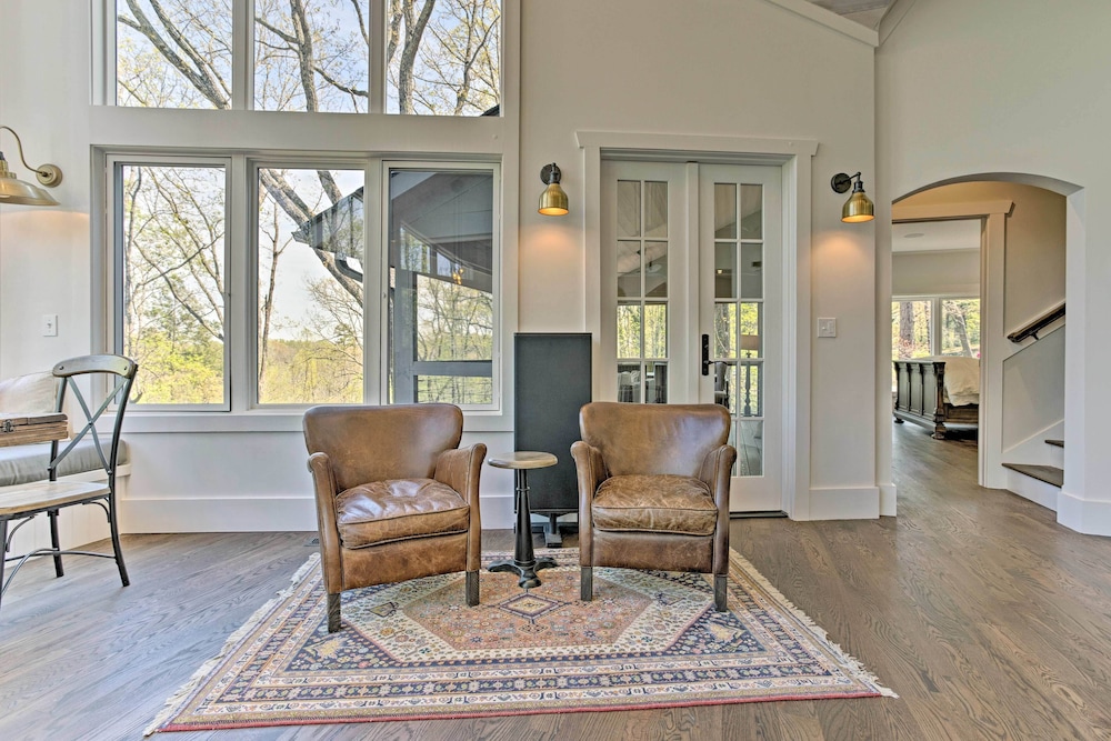 Enchanting Tryon Home w/ Hot Tub  14 Mi to Tiec! - Property Image 9