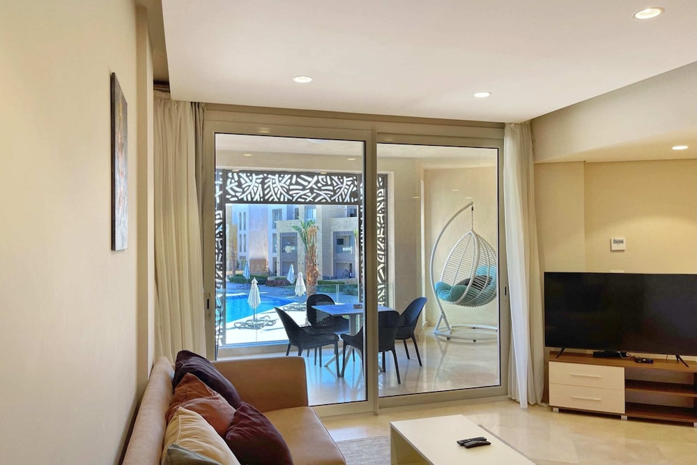 Xuru Stays I Homestyle 3BR Penthouse Pool & Beach View