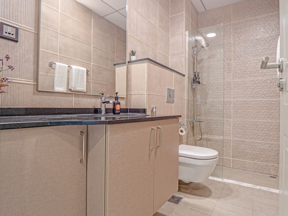 Easygo-upgraded 1bdr Polo Residence