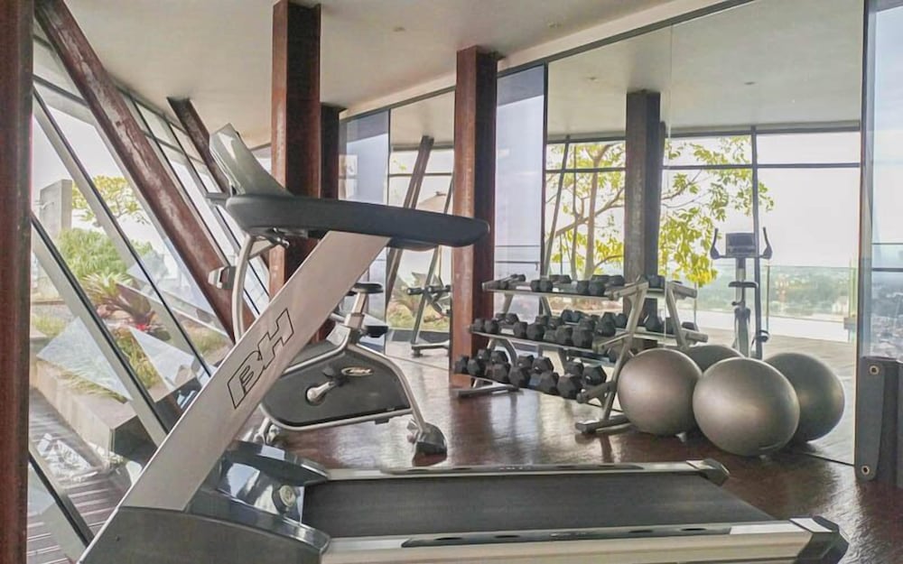 Cozy And Warm Studio Room At Uttara The Icon Apartment