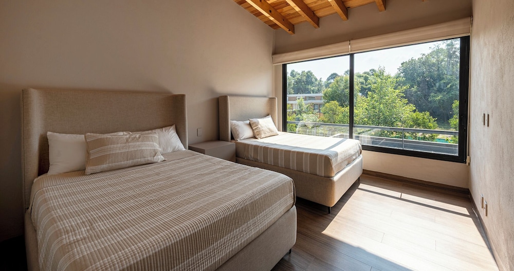 Casa Cundi-Contemporary Living in Nature