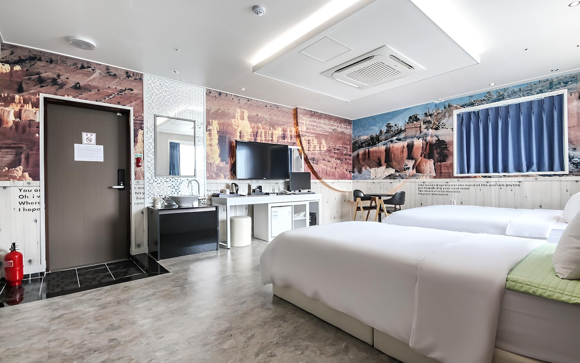 Tongyeong Hotel Sea Scent view 2