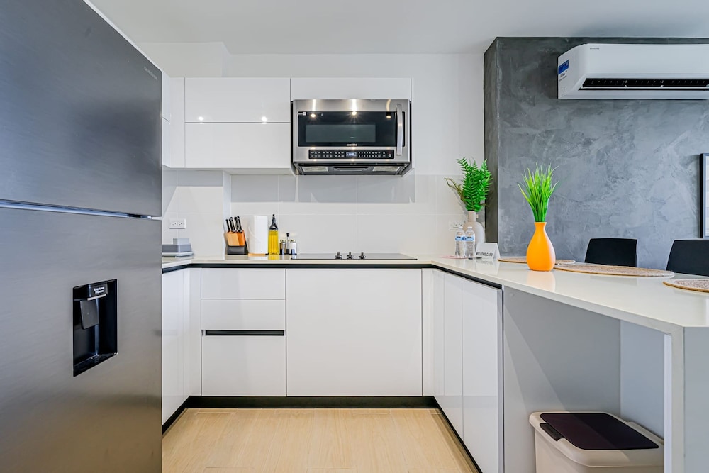 w Elegant 1BR With Balcony in San Francisco
