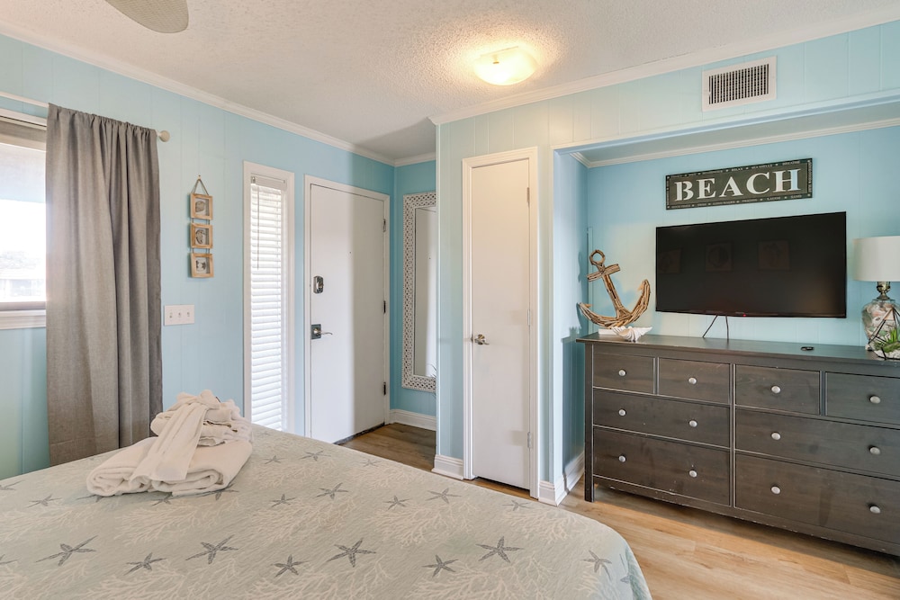 Pool & Folly Field Beach Access! HHI Resort Condo
