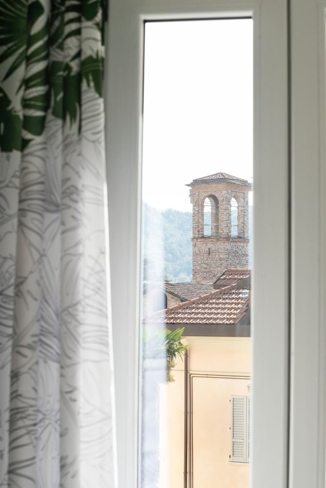 Zezio 44 in Como With 2 Bedrooms and 1 Bathrooms