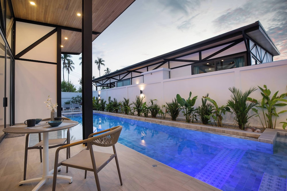 New 17m Eco Pool Villa Sunset Garden 12