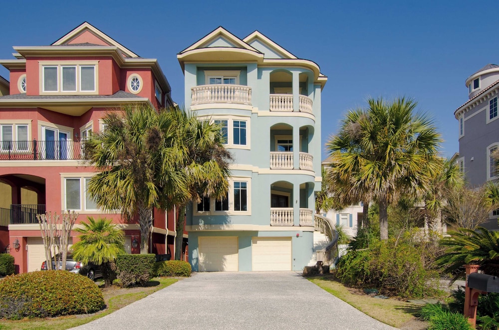 Sleeps 38 2 Homes, Steps to the Beach, Private Pool + Hottub, Game Room, Views
