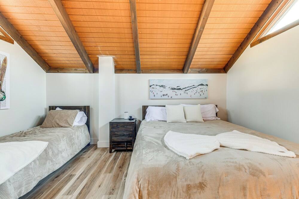 Walk to Ski Slopes: Wintergreen Resort Treehouse