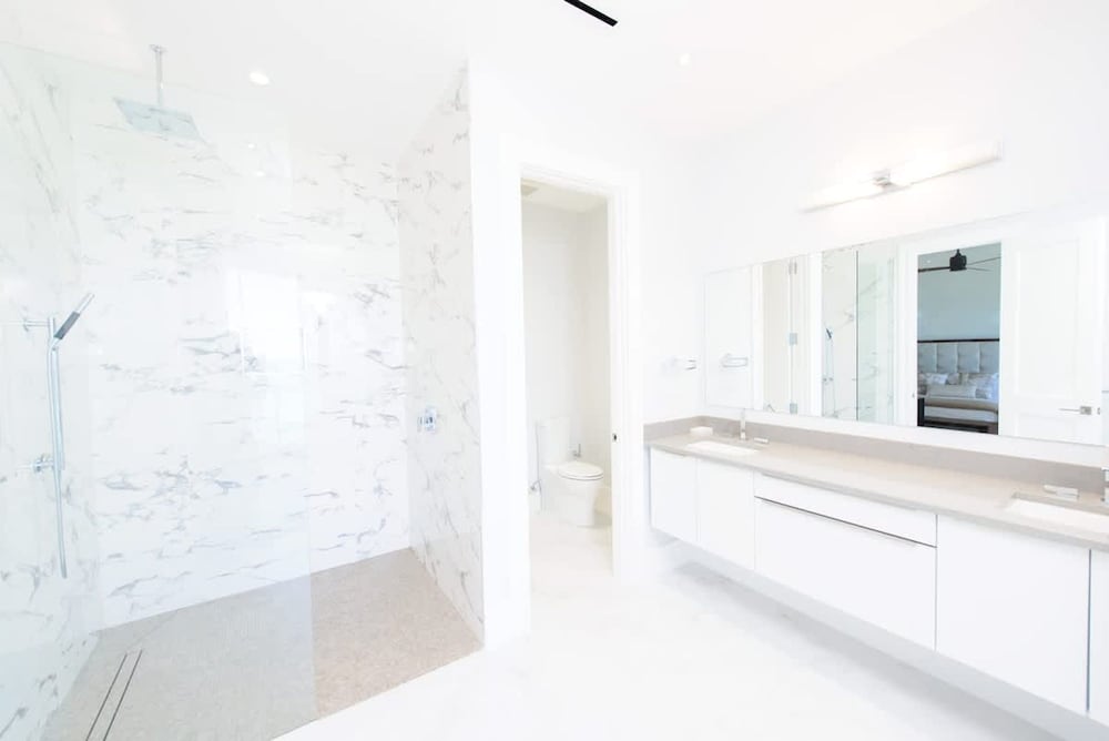 4 Bedroom Cable Beach Condo With Balcony