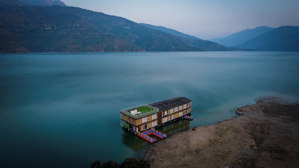 Divine Lake Cruise