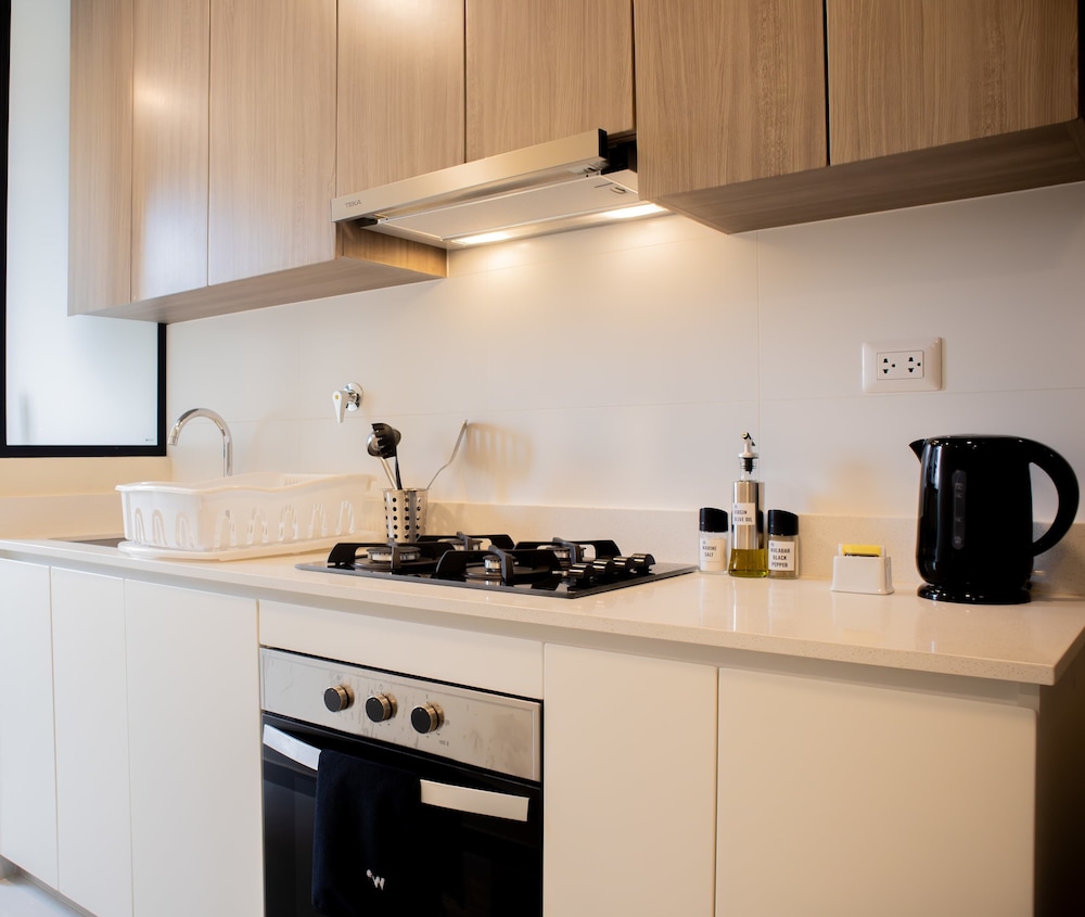 w Enchanting 2BR w Balcony Near Kennedy Park