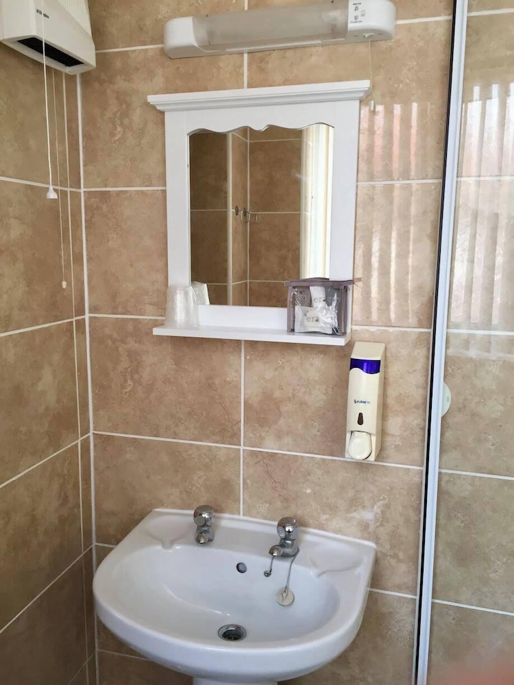 Skegness Vacations - The Northdale Hotel Ltd - Property Image 4