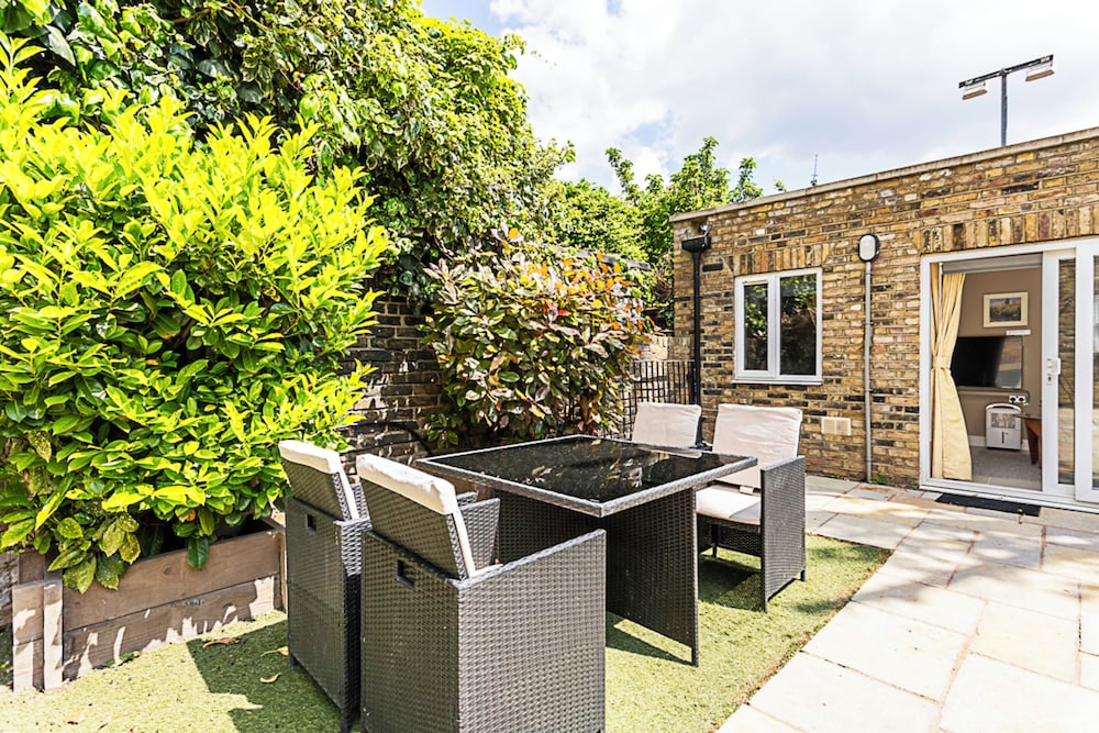 outdoor bbq area
