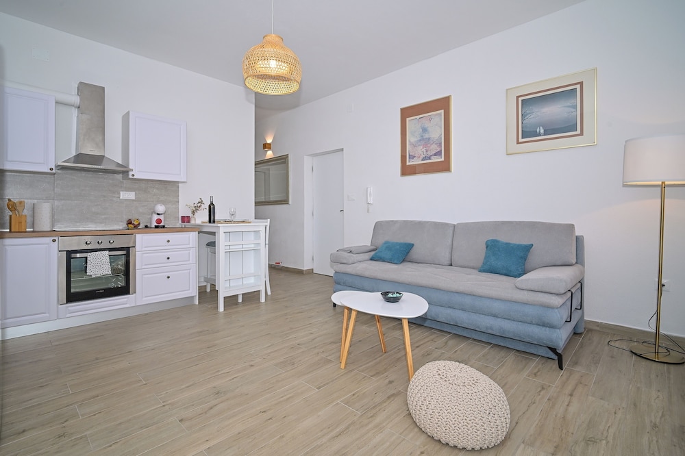 Ami Aparment Strožanac