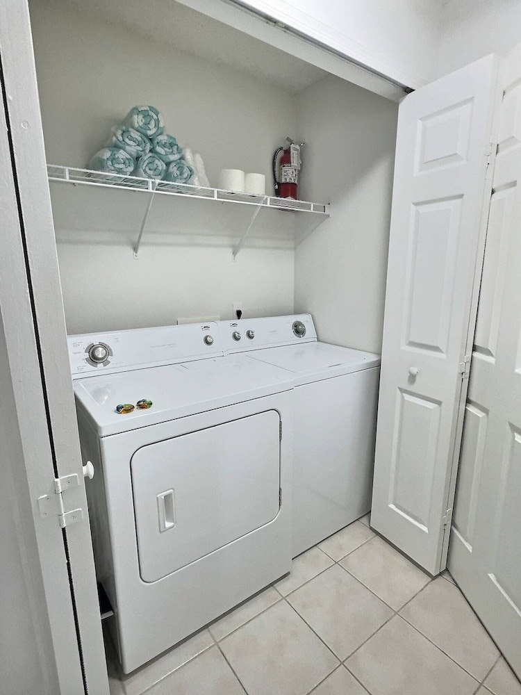 3BR Townhome Lake Berkley - Near Disney