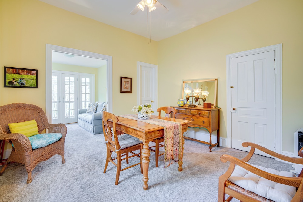 Walk to Beach: Cape May Home w/ Screened Patio!