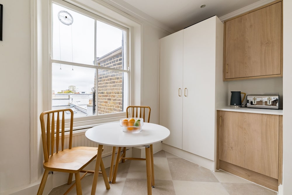 Stylish West Kensington Duplex